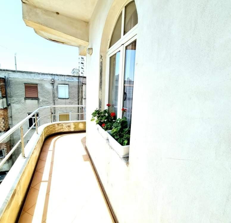 Luckyshine Hostel Vlore Exterior photo